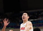 华体会-朱俊龙社媒晒照：全力备战中，中国男篮加油