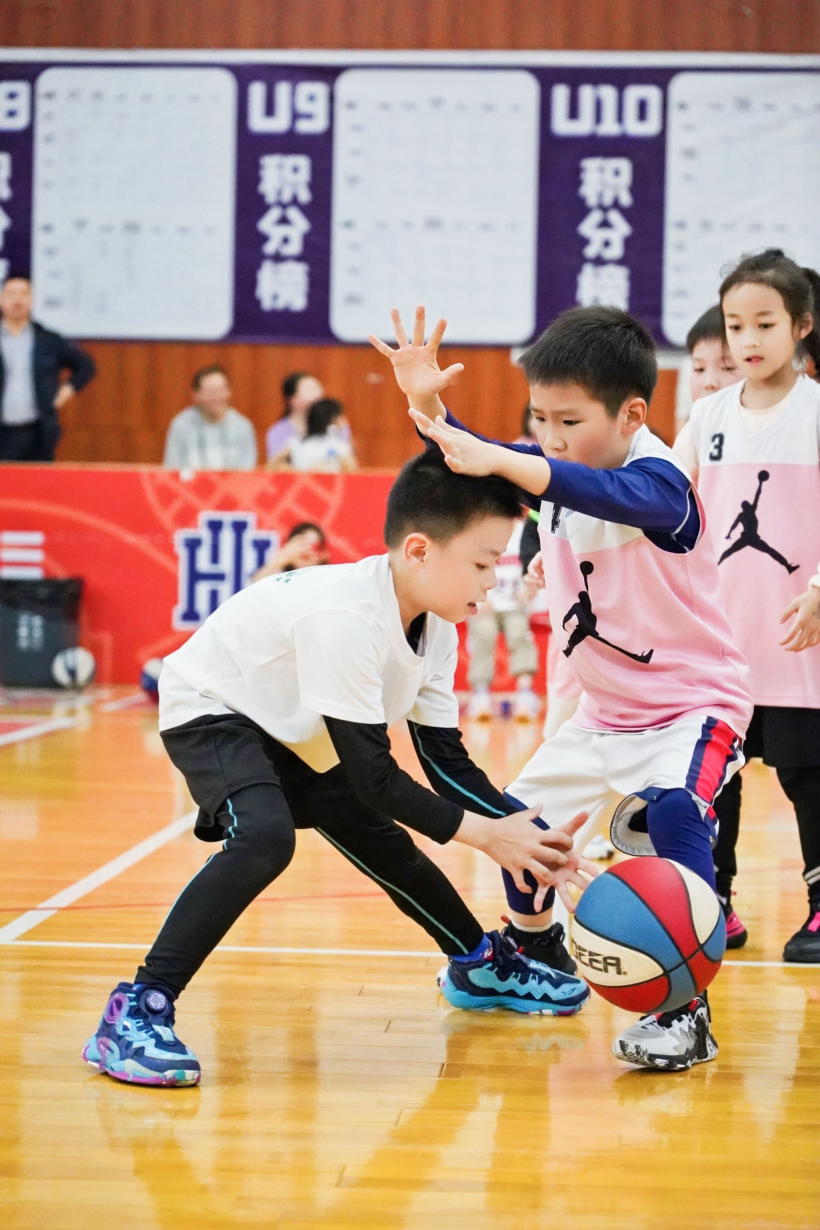 包含挪威篮球学校举办篮球训练营，培养新一代球星的词条