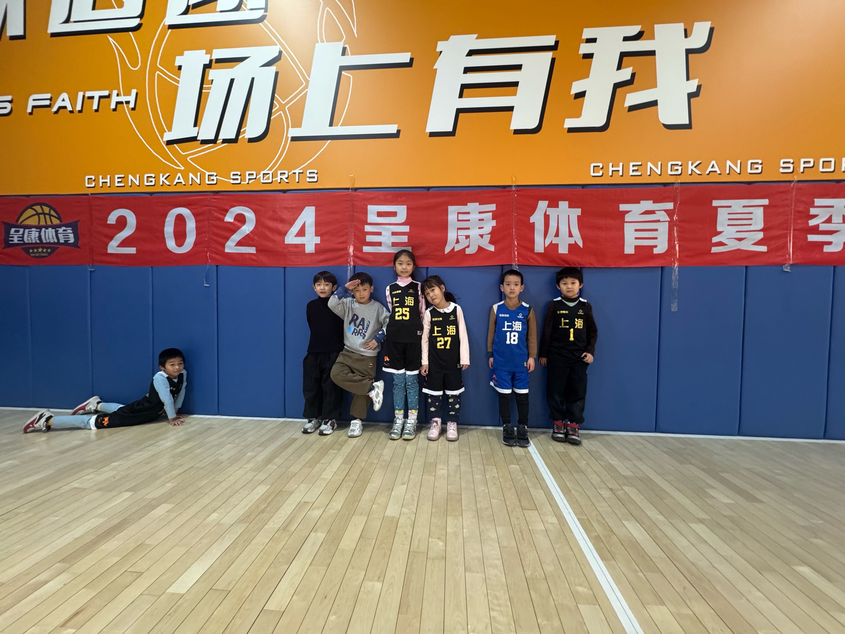 包含挪威篮球学校举办篮球训练营，培养新一代球星的词条