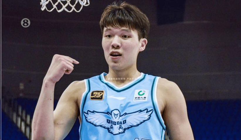 杨瀚森父母启程前往美国陪儿子参加NBA选秀大会的简单介绍