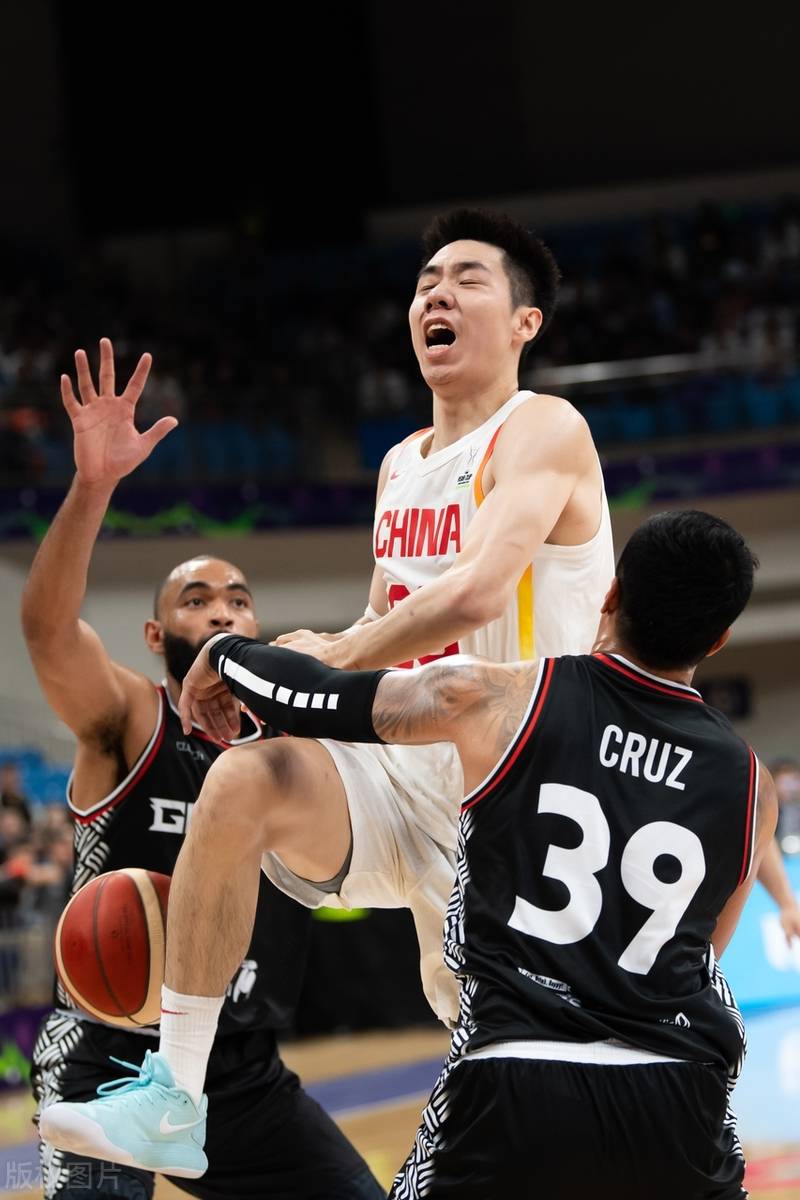 朱俊龙社媒晒照：全力备战中，中国男篮加油