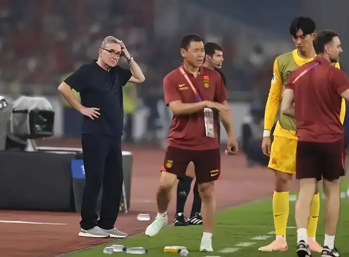 包含国足选主教练最新消息：多位本土名宿拒绝出任主教练的词条