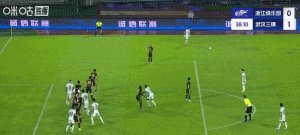 阿里左路快速插上，小禁区线上左脚推射破门，开罗1-0