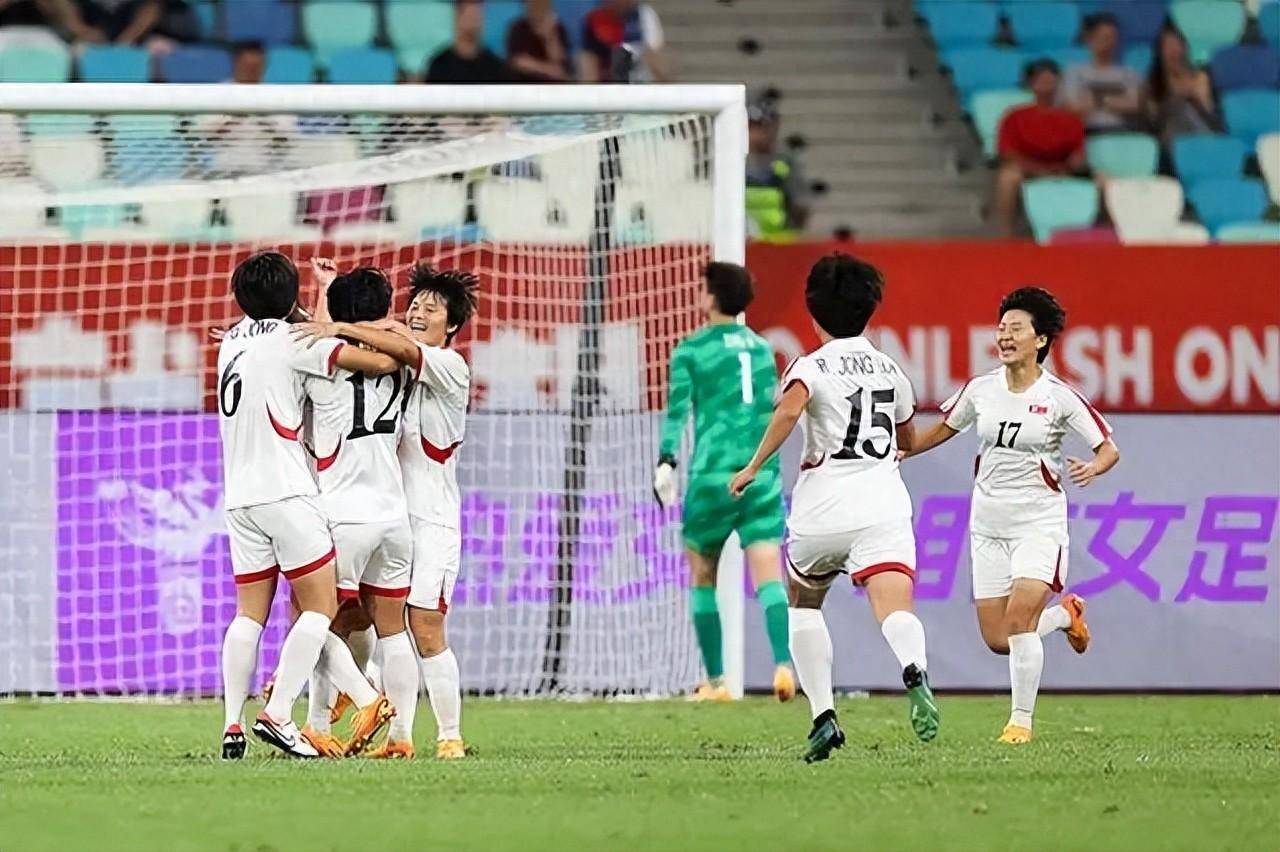 韩国女足队主场作战，精彩表现赢得观众喝彩