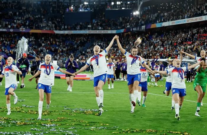 女足欧洲杯决赛-120分钟1-1英格兰点球3-1西班牙卫冕