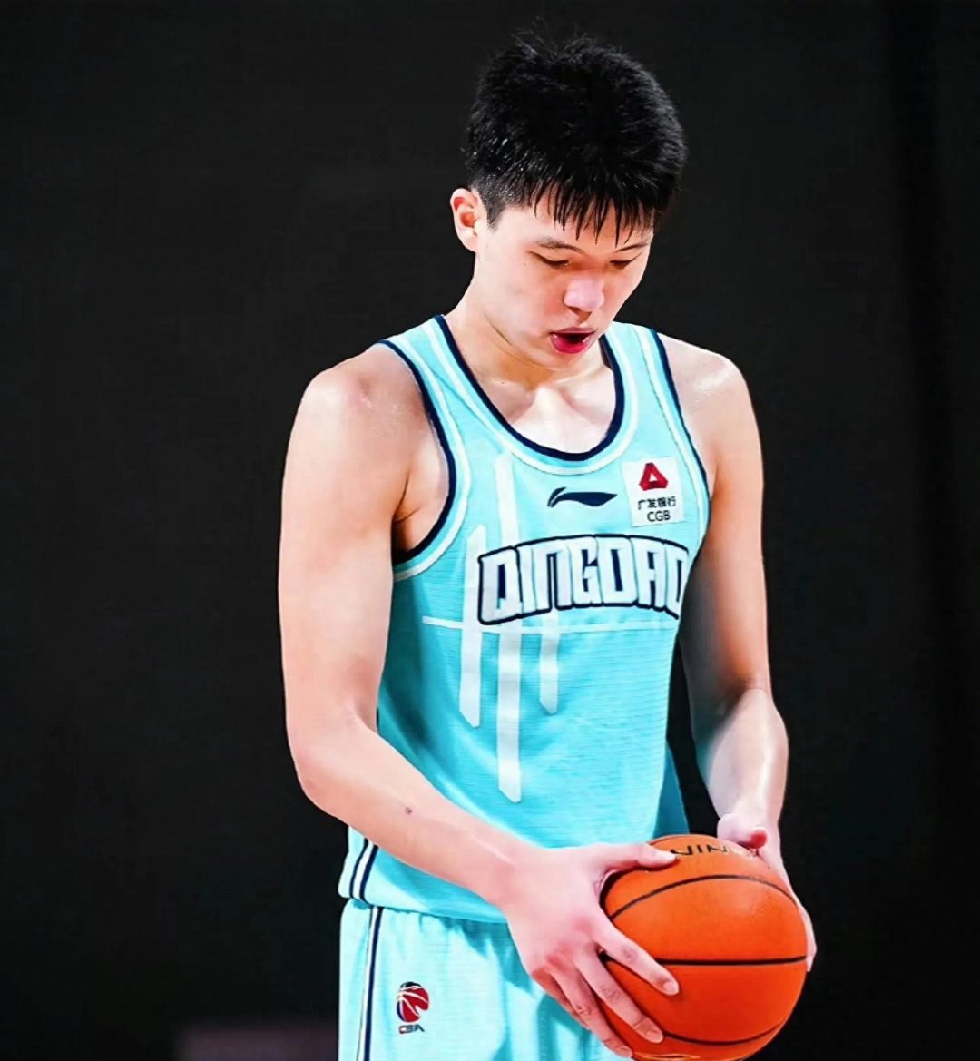 小卡连线杨瀚森笑容满面：传授经验相约练球